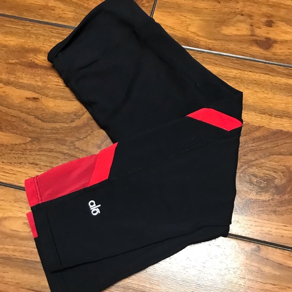 ALO Yoga Capri Leggings - Picture 5 of 9